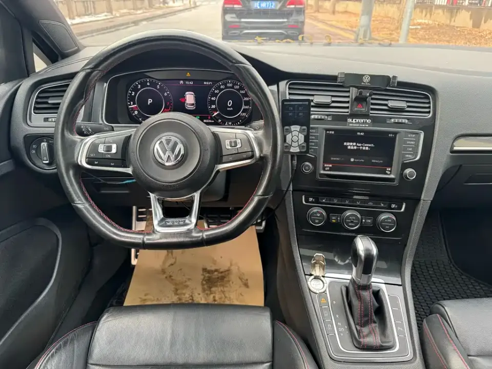 Volkswagen Golf GTI