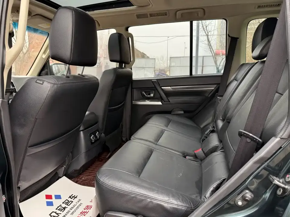 Mitsubishi Pajero (Import)