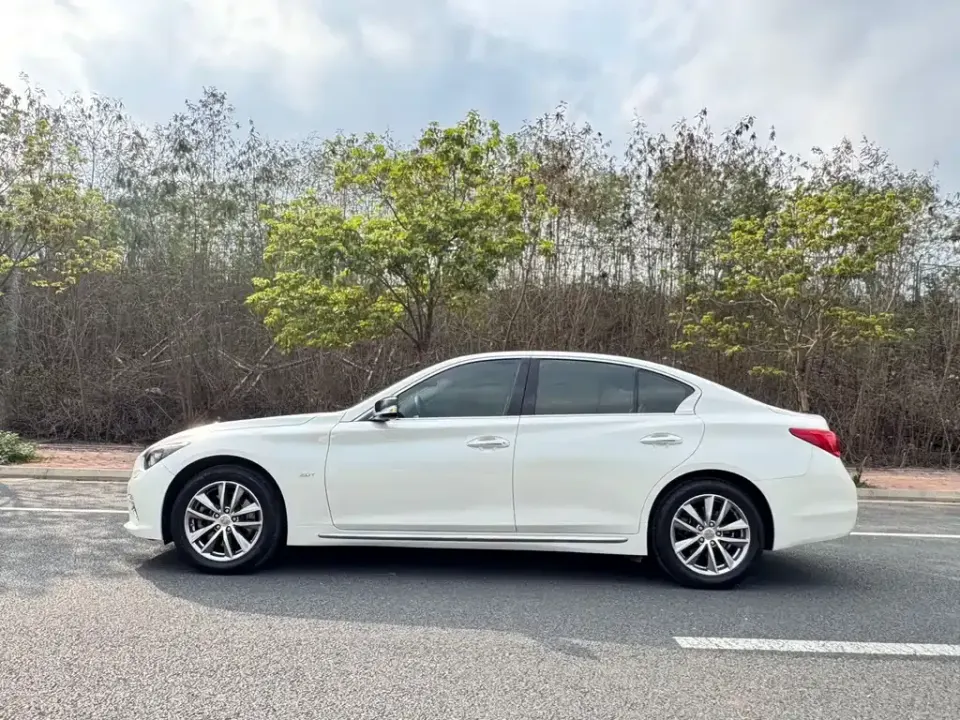 Infiniti Q50L