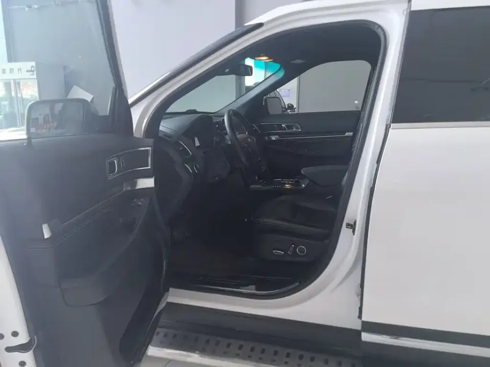 Ford Explorer (Import)