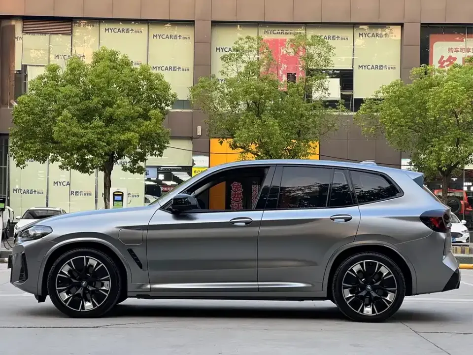 BMW iX3