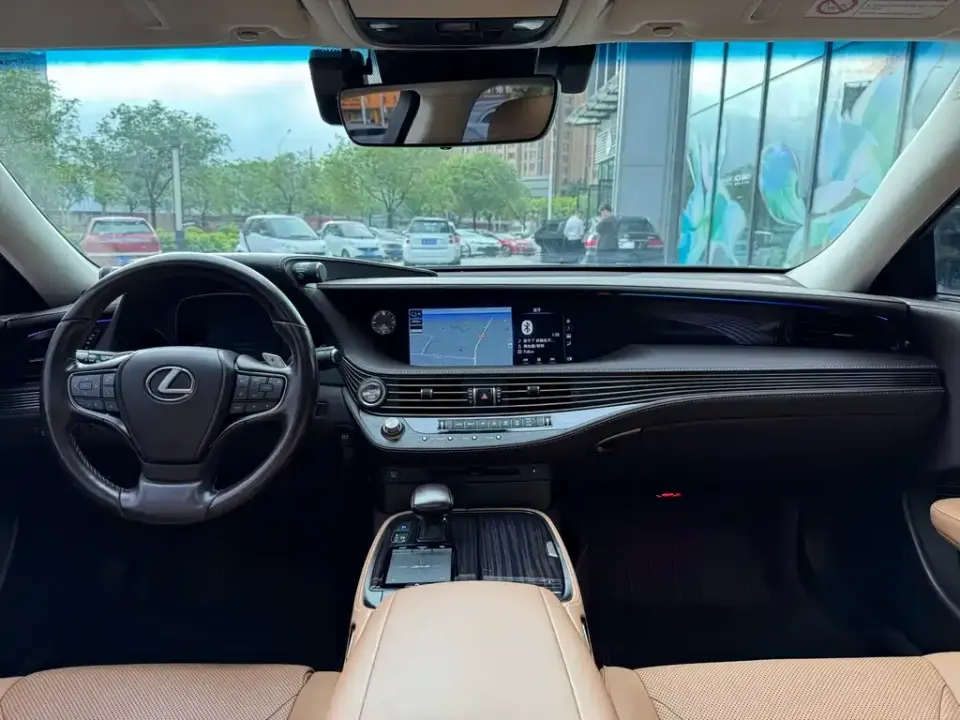 Lexus LS