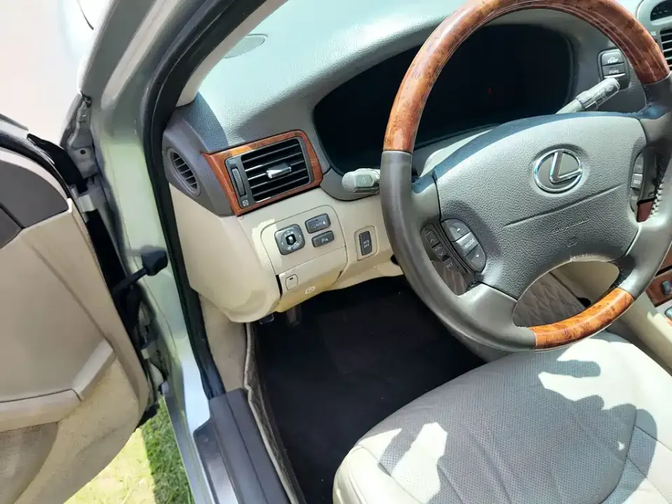 Lexus LS