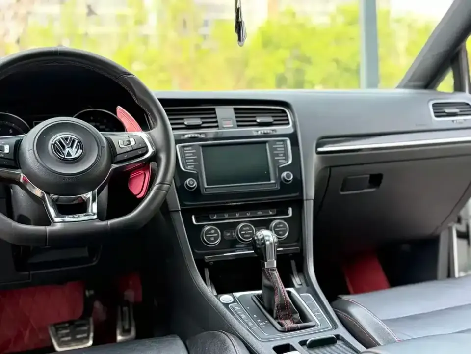 Volkswagen Golf GTI