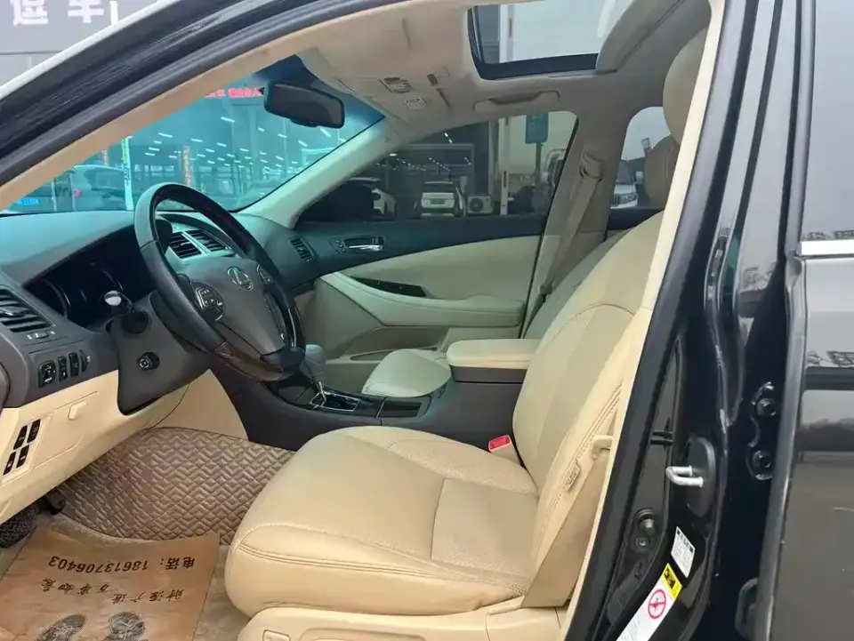 Lexus ES