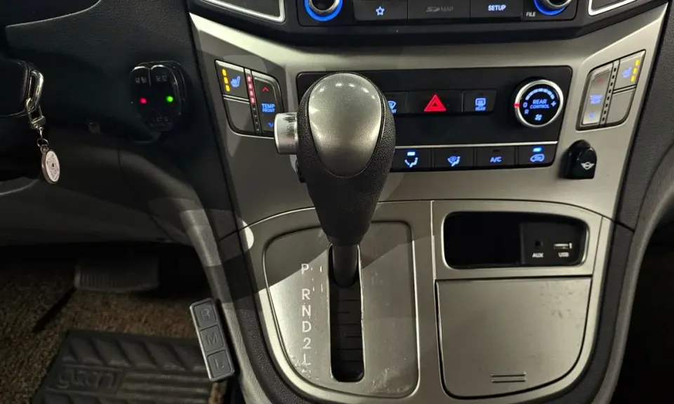 Hyundai Starex