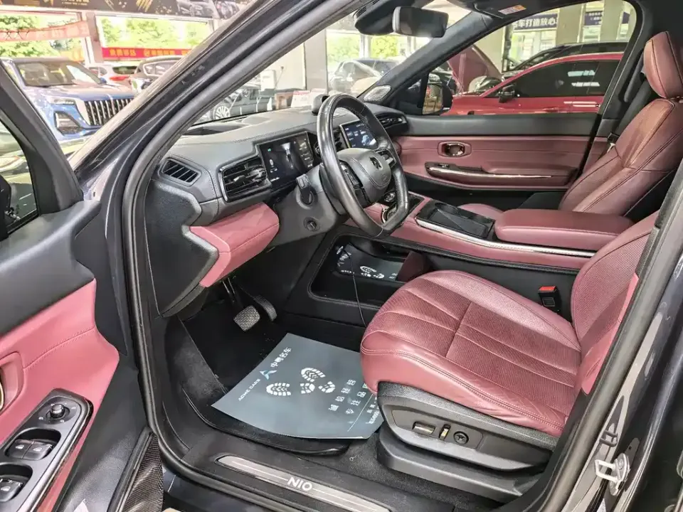 Nio ES8