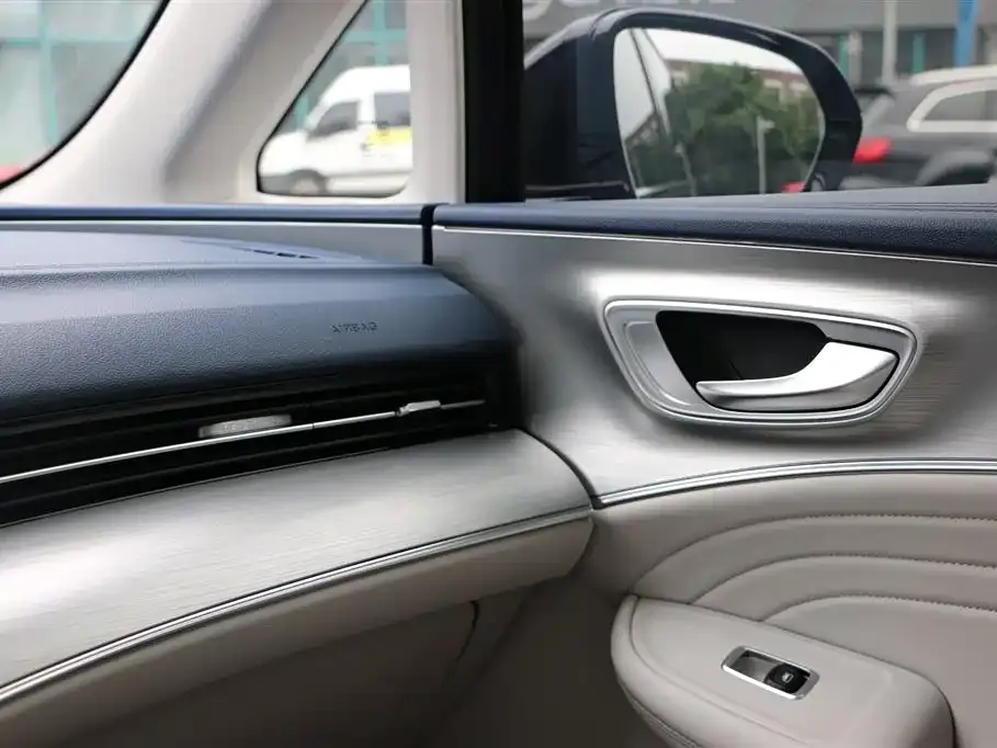 Roewe iMAX8