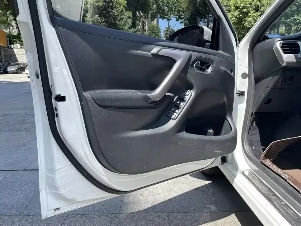 Peugeot 301