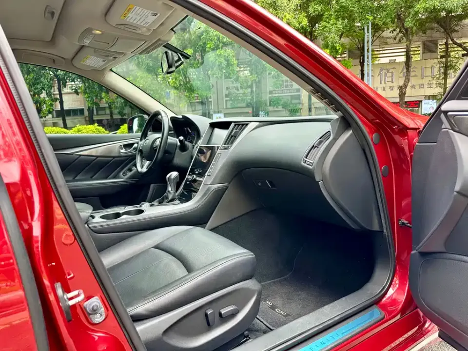 Infiniti Q50L