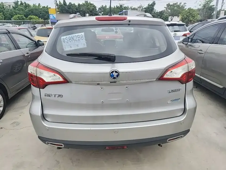 Venucia T70