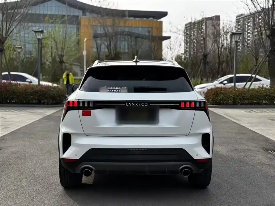 Lynk & Co 06