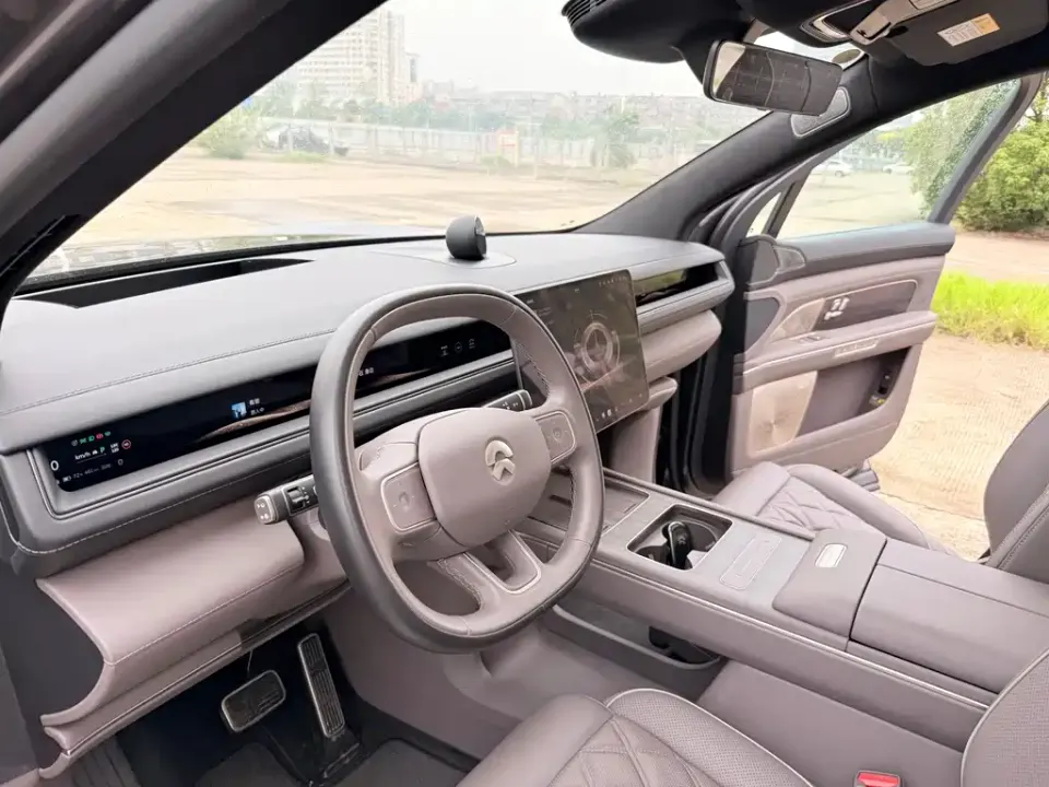 Nio ES8