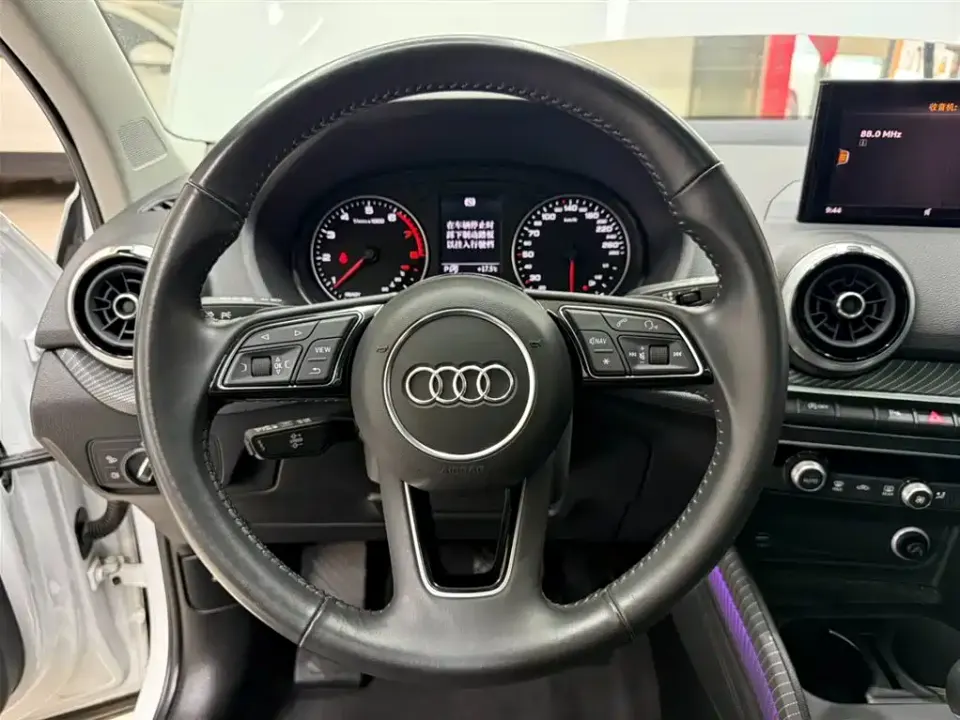 Audi Q2L