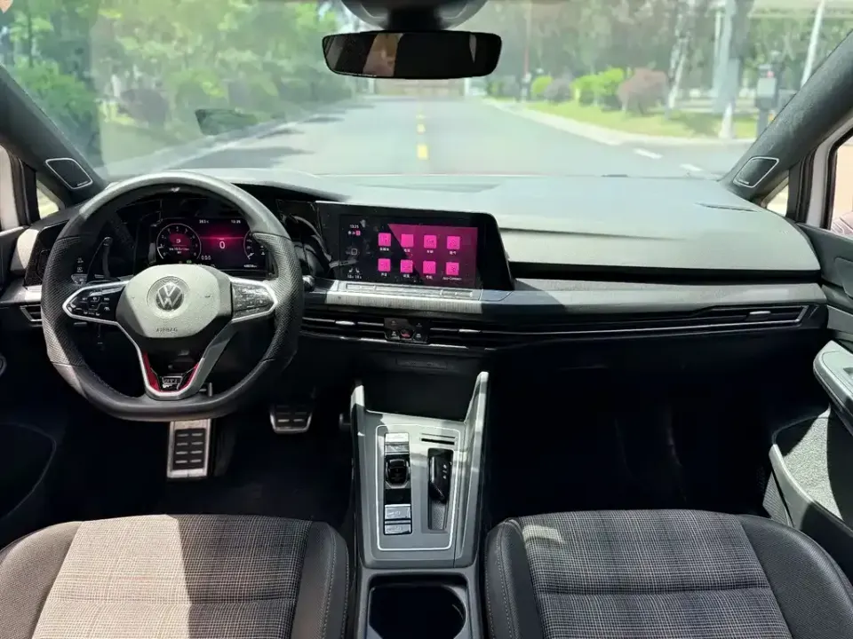 Volkswagen Golf GTI