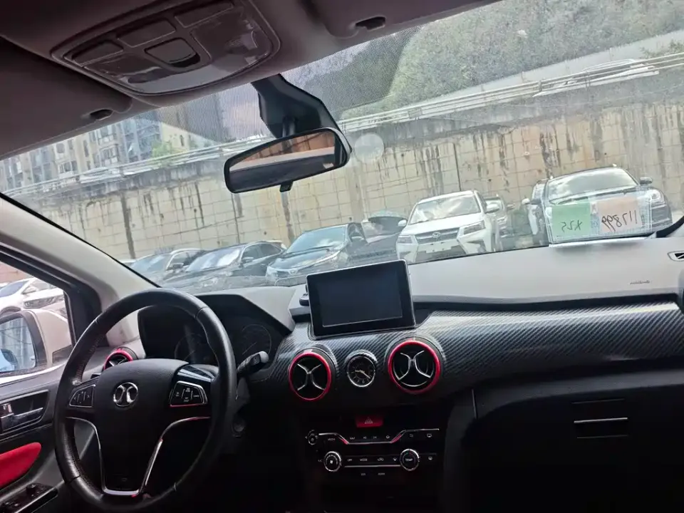 BAIC Senova X25