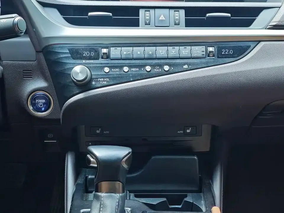 Lexus ES