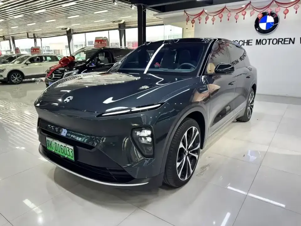 Nio ES8