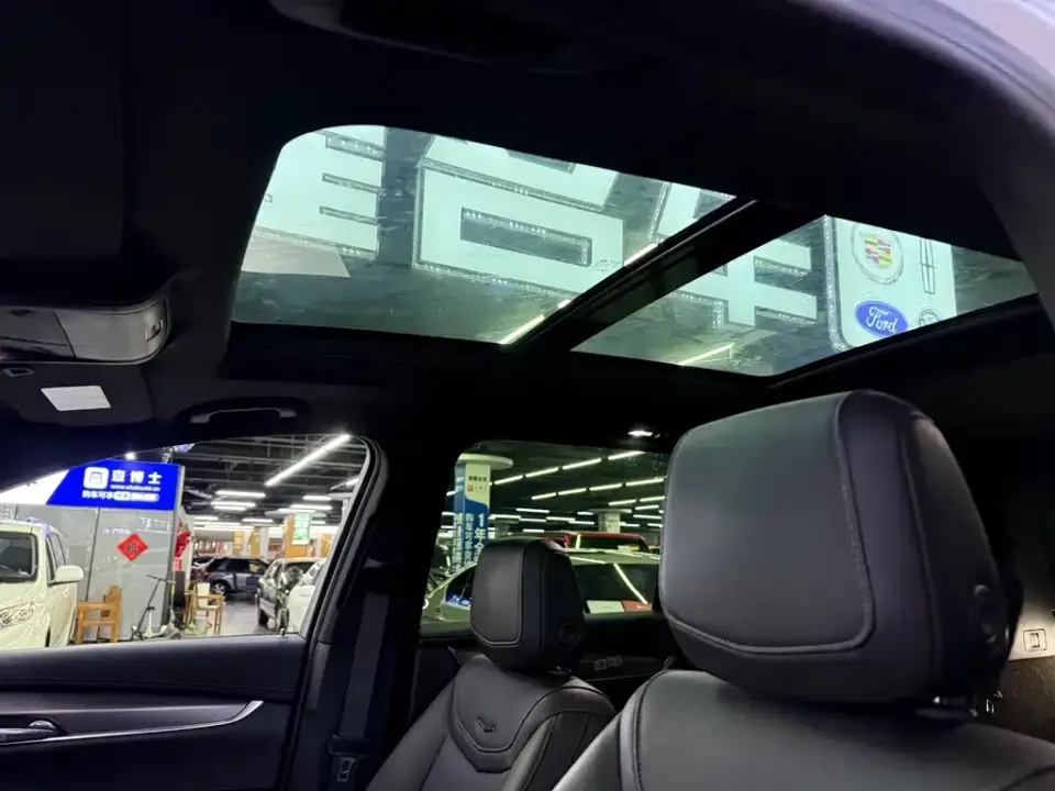 Cadillac XT6