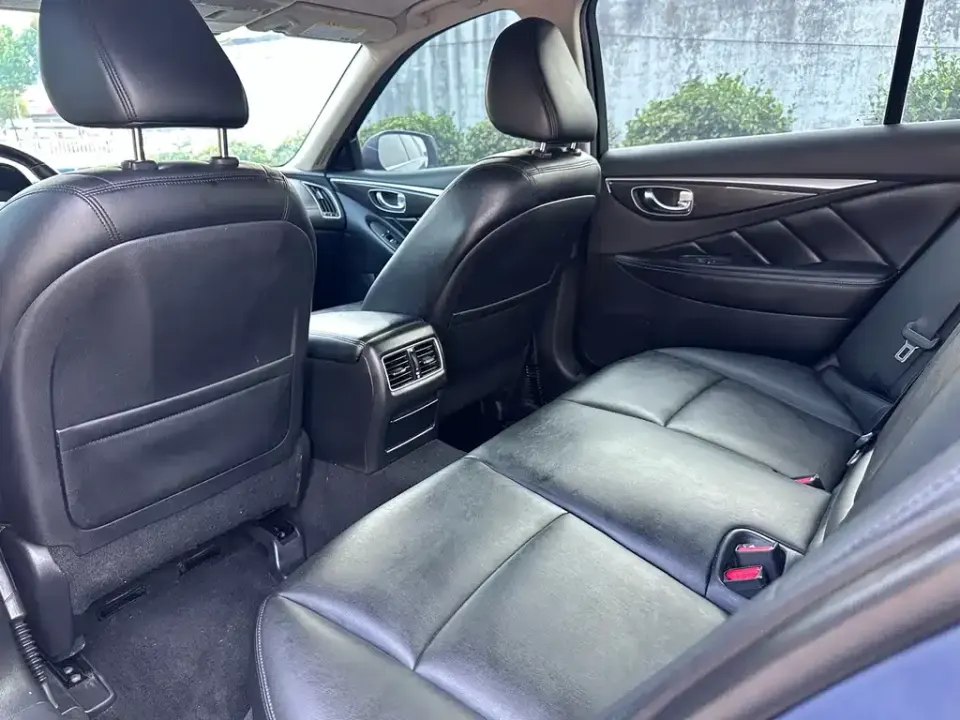 Infiniti Q50L