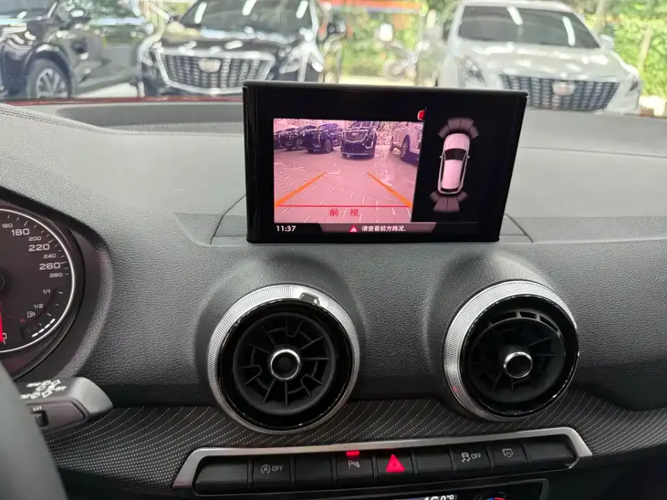 Audi Q2L