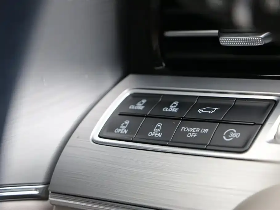 Roewe iMAX8