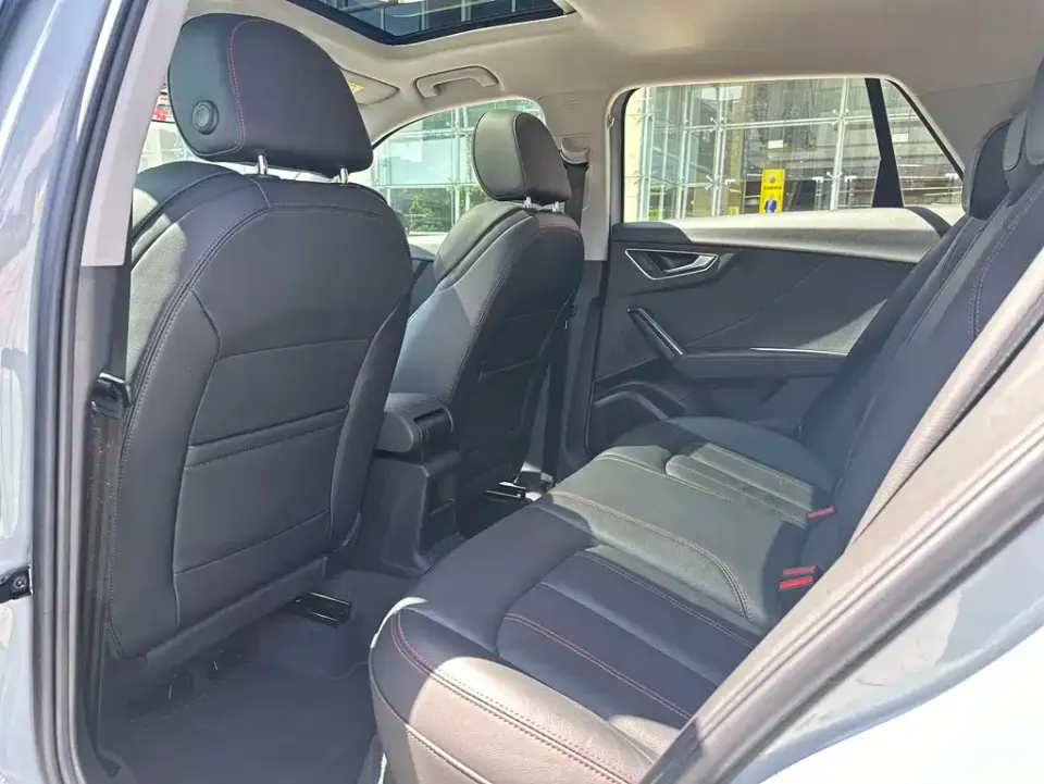 Audi Q2L