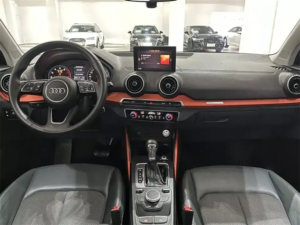 Audi Q2L