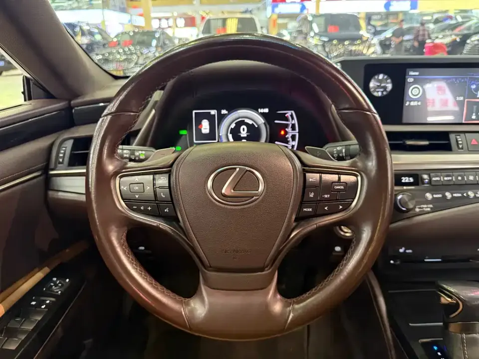 Lexus ES