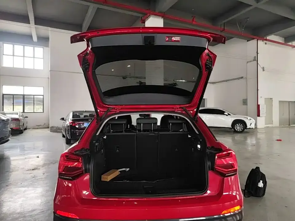 Audi Q2L e-tron