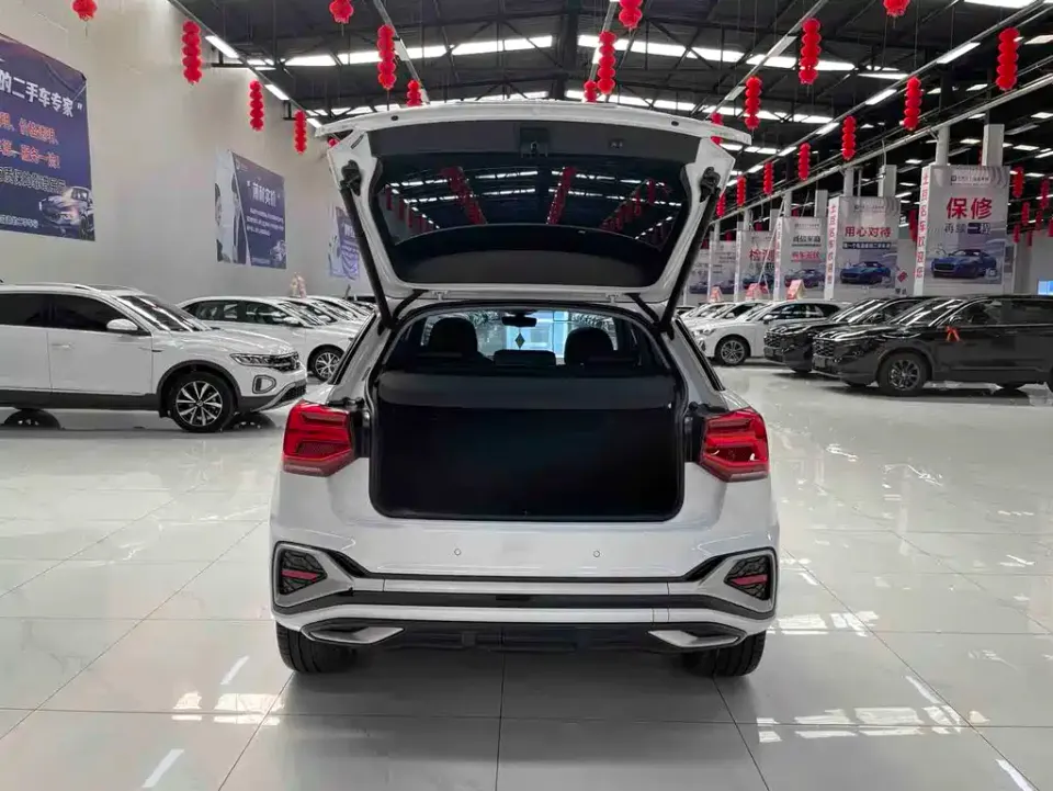 Audi Q2L