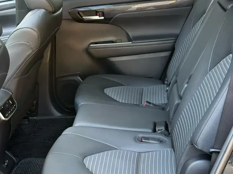 Toyota Crown Kluger