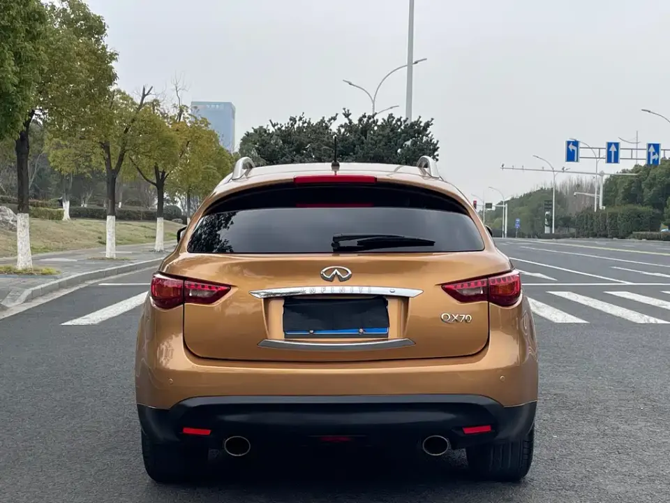 Infiniti QX70