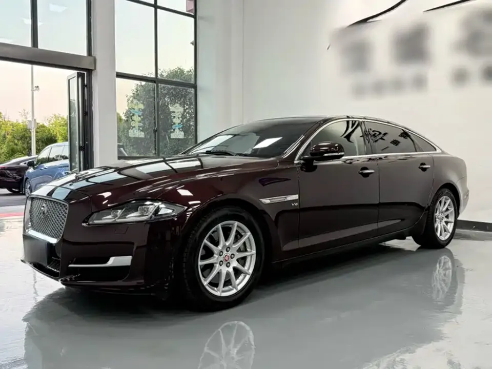 Jaguar XJ