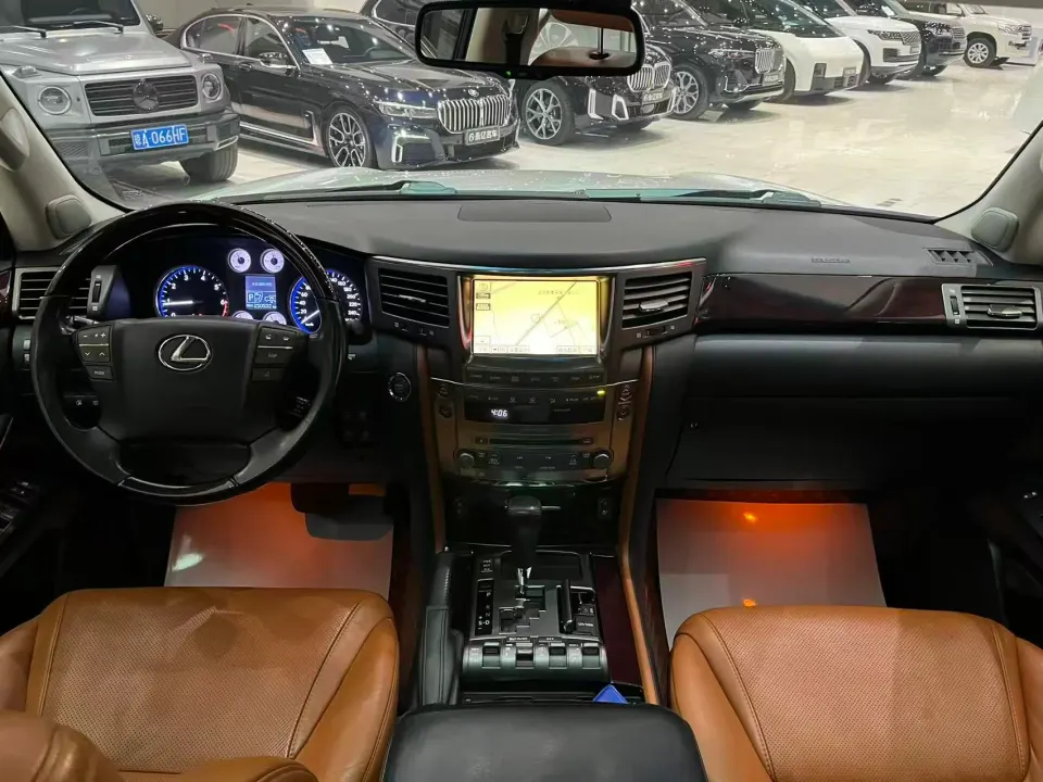 Lexus LX