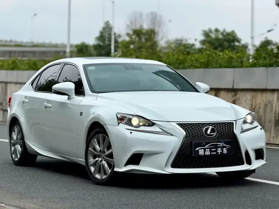 Lexus IS