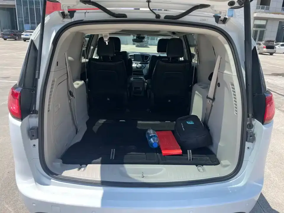 Chrysler Grand Voyager PHEV (Import)