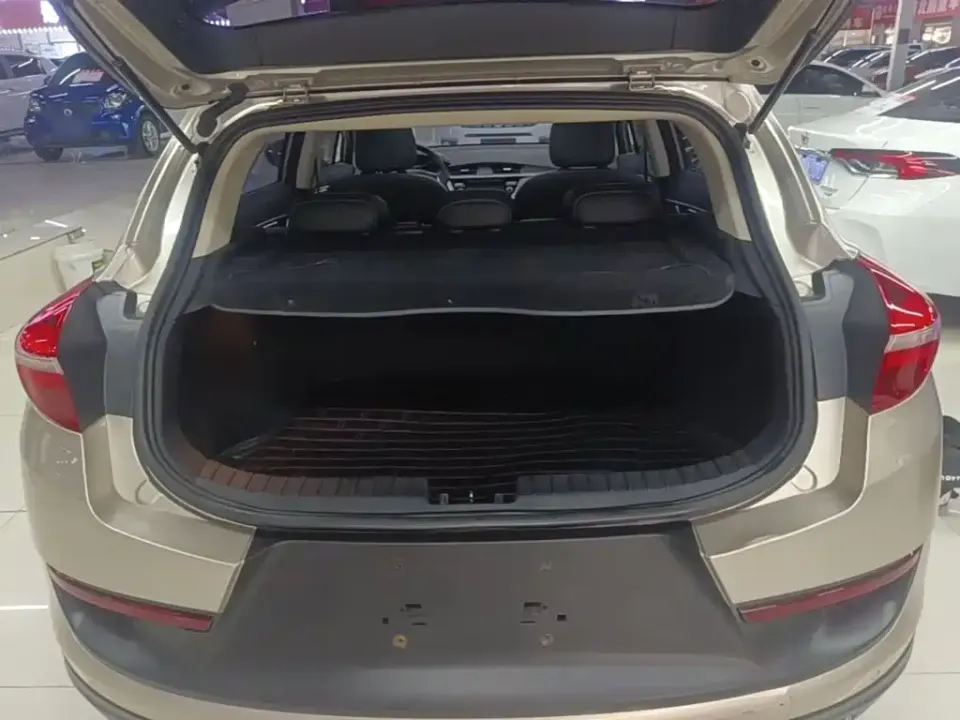 Geely Emgrand GS