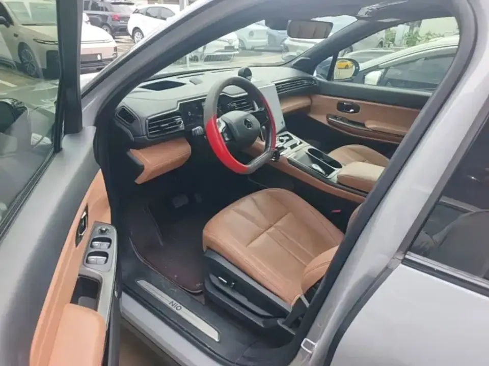 Nio ES8