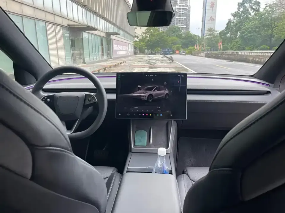 Tesla Model Y L
