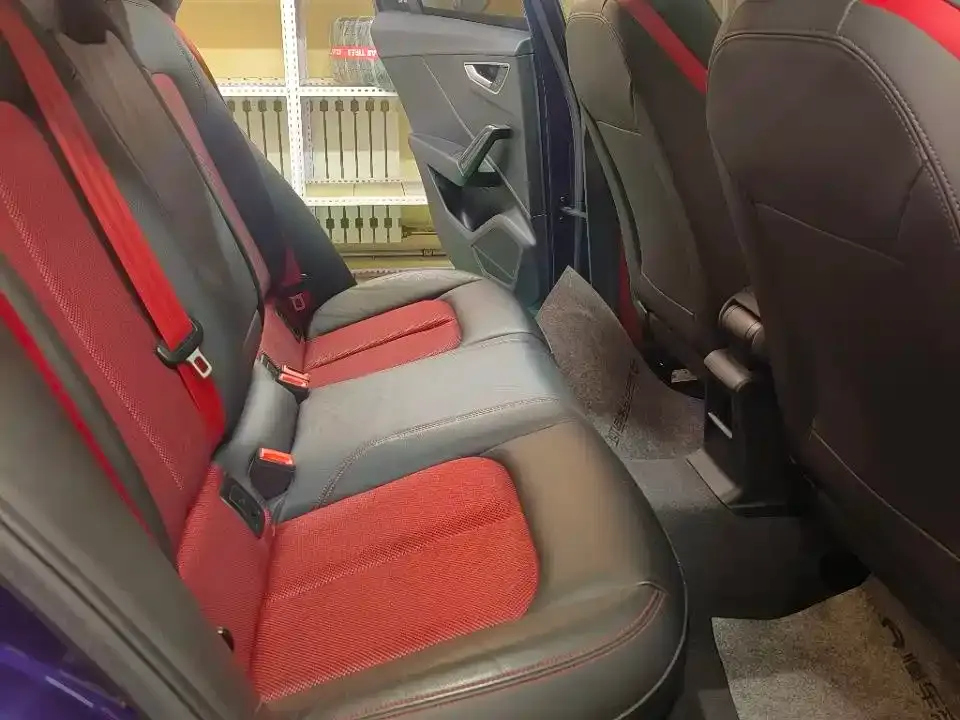 Audi Q2L