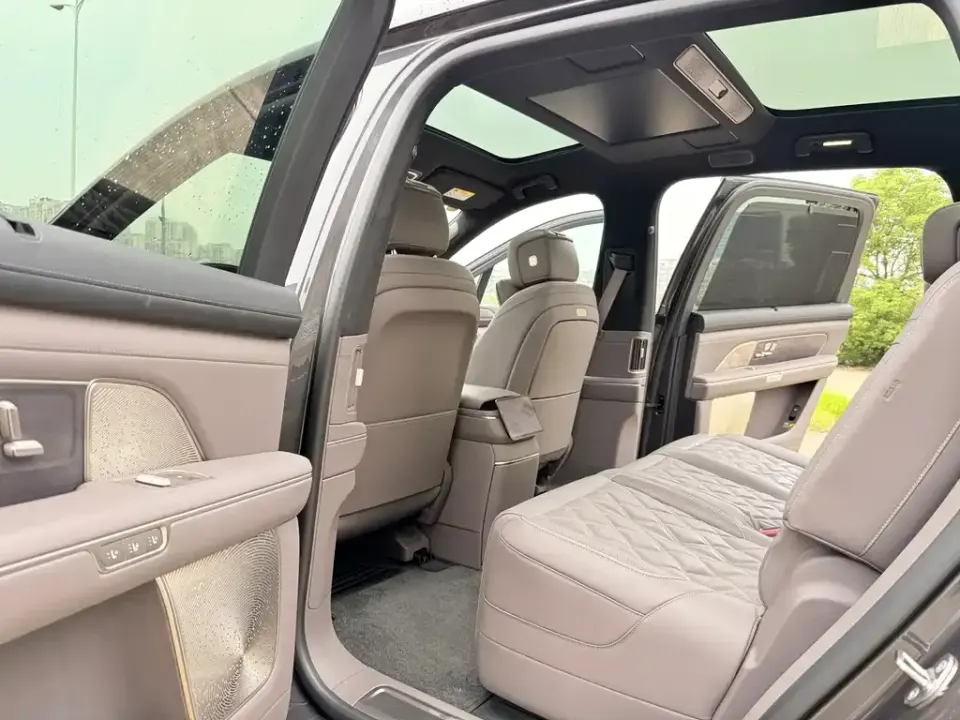 Nio ES8