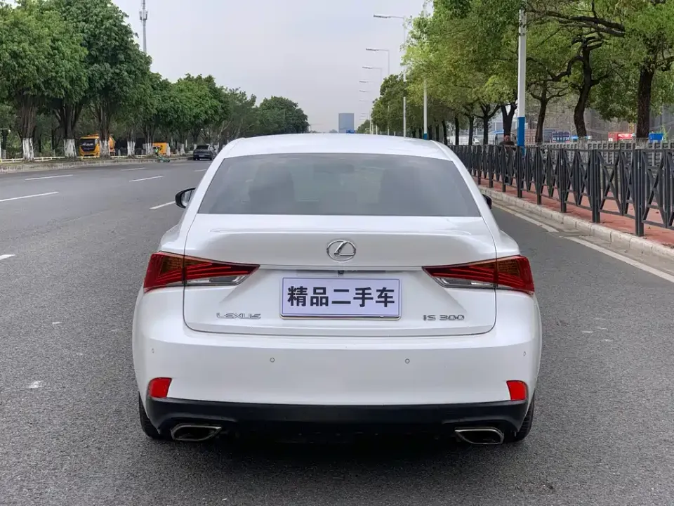 Lexus IS