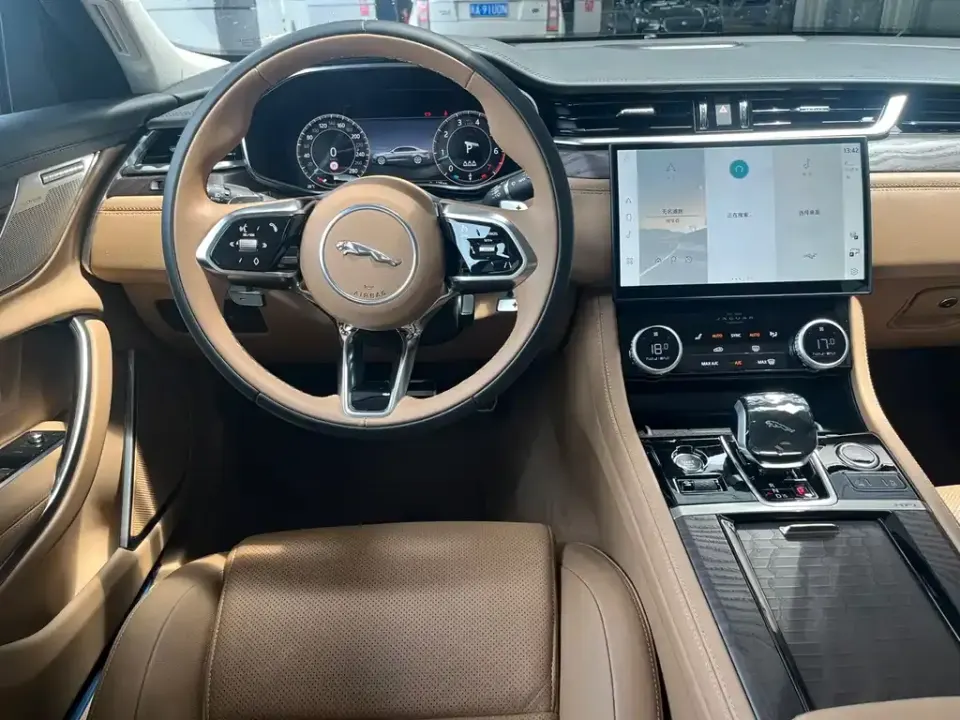 Jaguar XFL