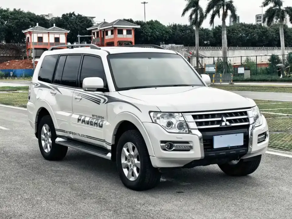 Mitsubishi Pajero (Import)