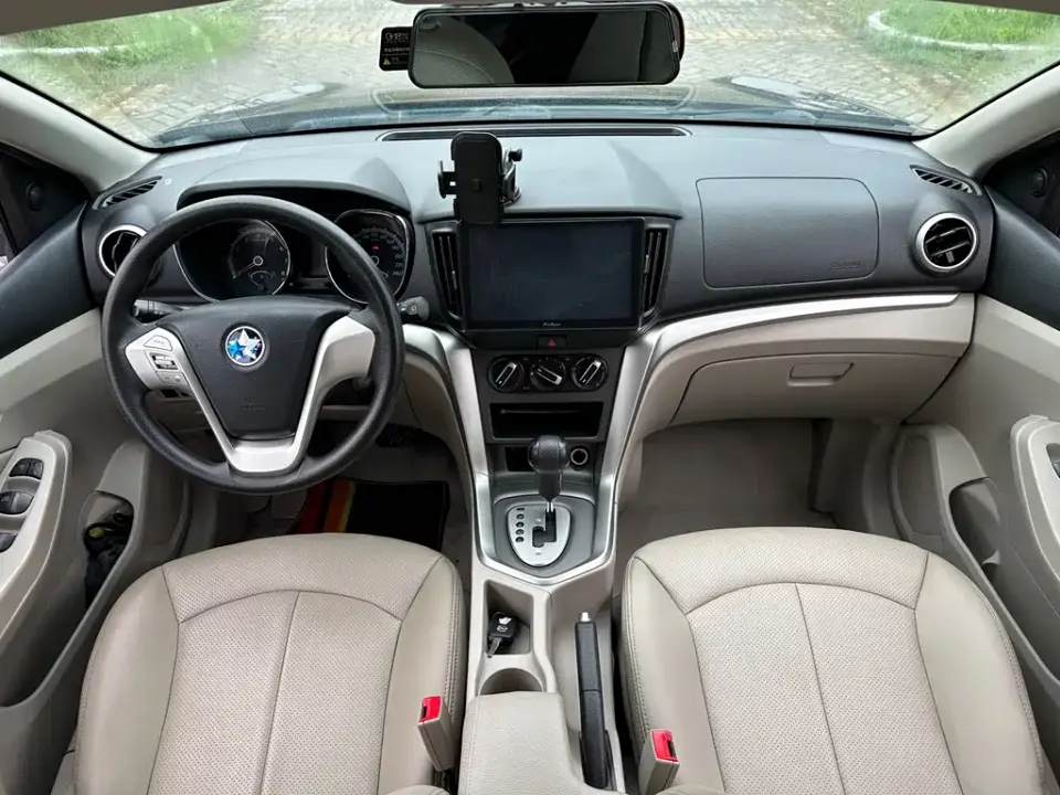 Venucia T70