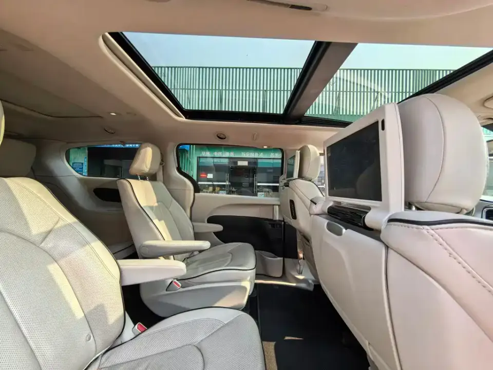 Chrysler Grand Voyager PHEV (Import)
