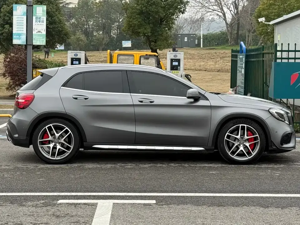 Mercedes-Benz GLA AMG
