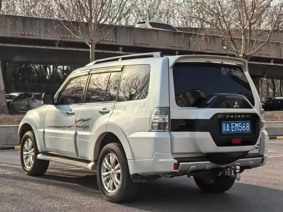 Mitsubishi Pajero (Import)