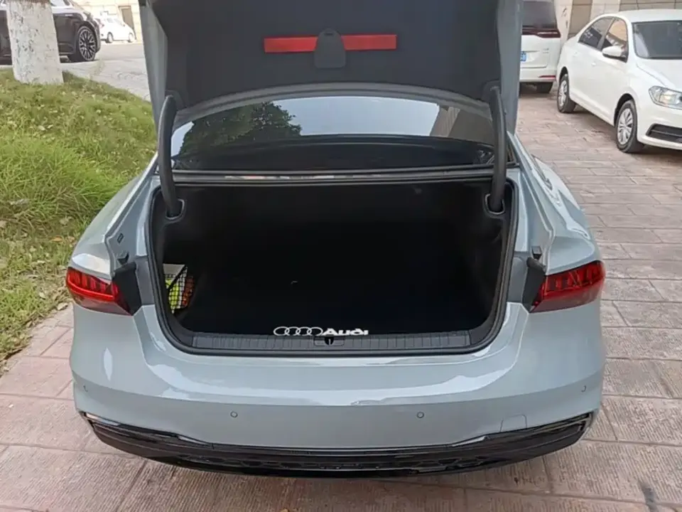 Audi A7L